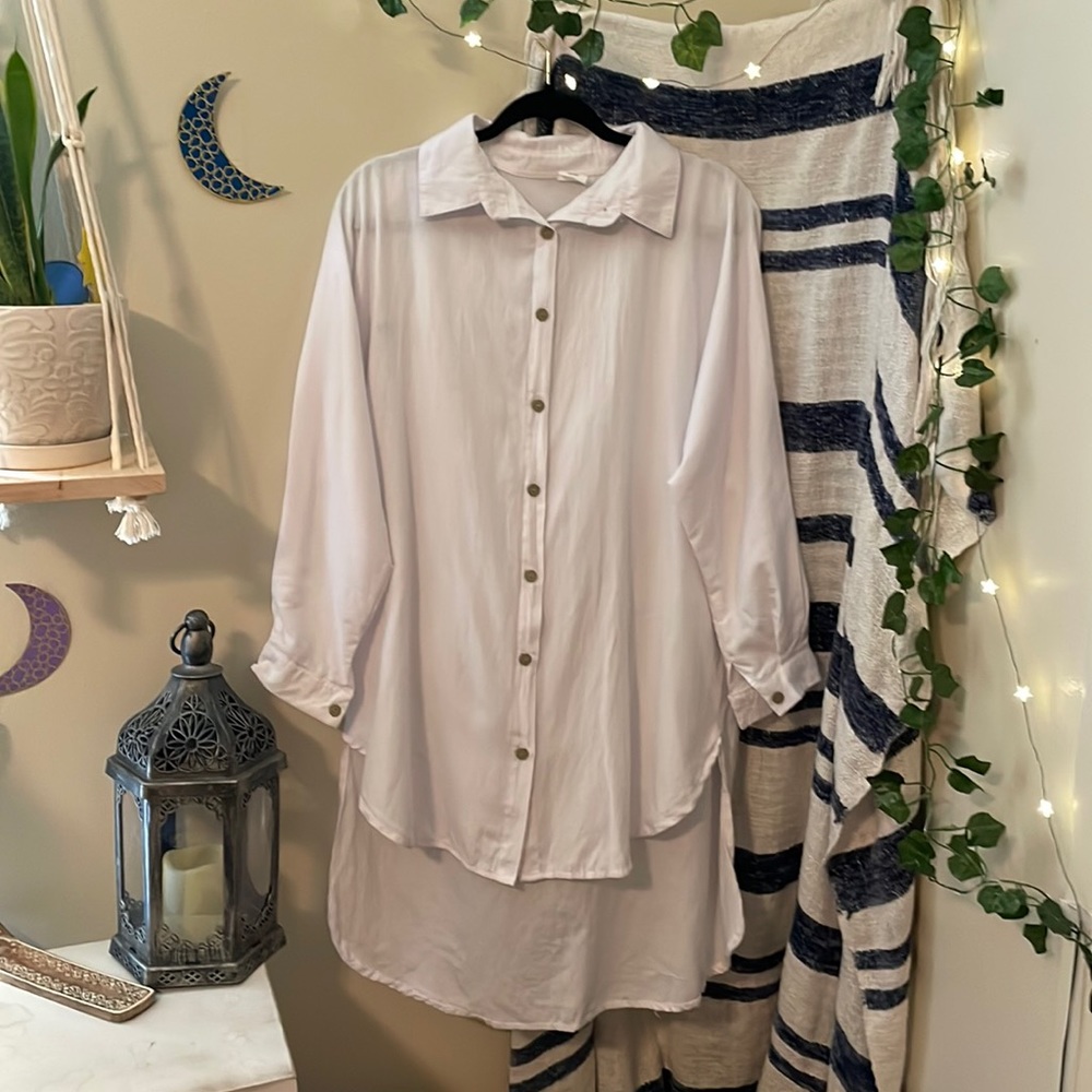Droptail Button-Up Long-Sleeved Shirt